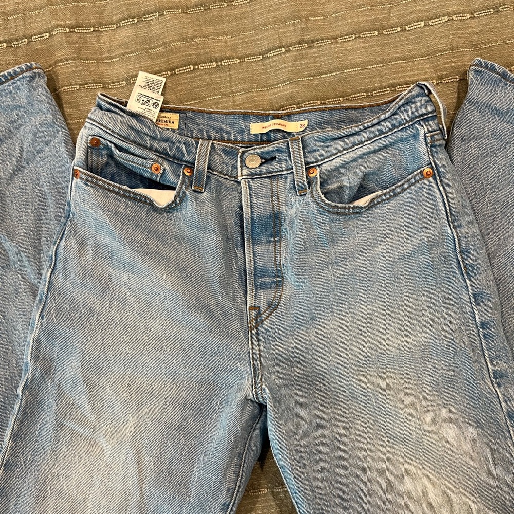 Wedgie Straight Light Blue Jeans